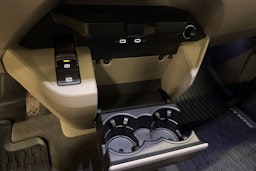 harmaa Volkswagen Multivan 2022 kuva 26.