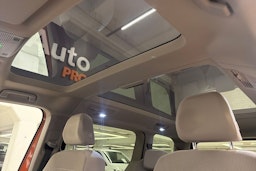 harmaa Volkswagen Multivan 2022 kuva 28.