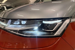 harmaa Volkswagen Multivan 2022 kuva 29.