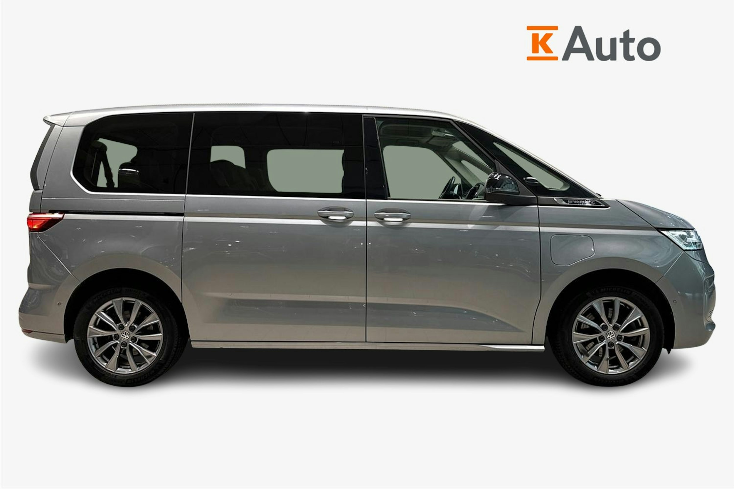 harmaa Volkswagen Multivan 2022 kuva 6.