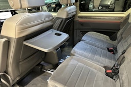 harmaa Volkswagen Multivan 2022 kuva 13.