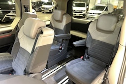 harmaa Volkswagen Multivan 2022 kuva 14.