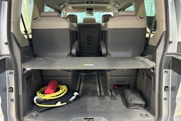 harmaa Volkswagen Multivan 2022 kuva 17.
