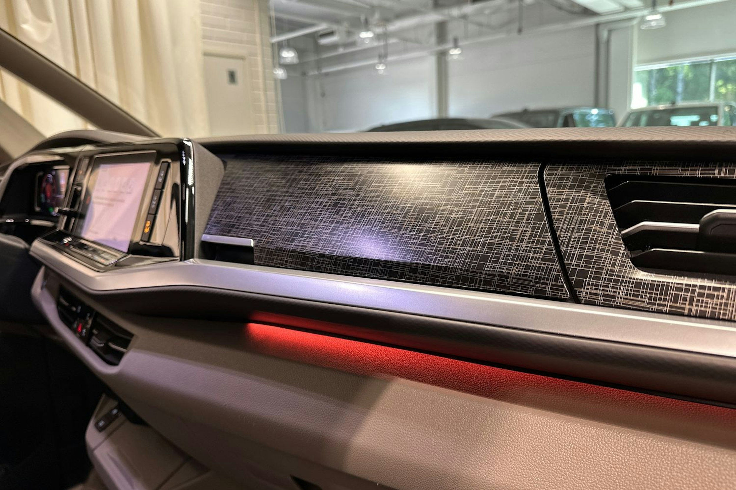 harmaa Volkswagen Multivan 2022 kuva 21.