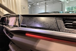 harmaa Volkswagen Multivan 2022 kuva 21.