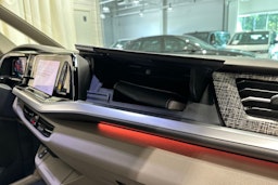 harmaa Volkswagen Multivan 2022 kuva 22.