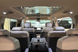 harmaa Volkswagen Multivan 2022 kuva 23.
