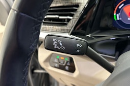 harmaa Volkswagen Multivan 2022 kuva 28.