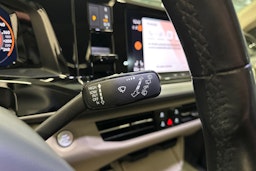 harmaa Volkswagen Multivan 2022 kuva 29.