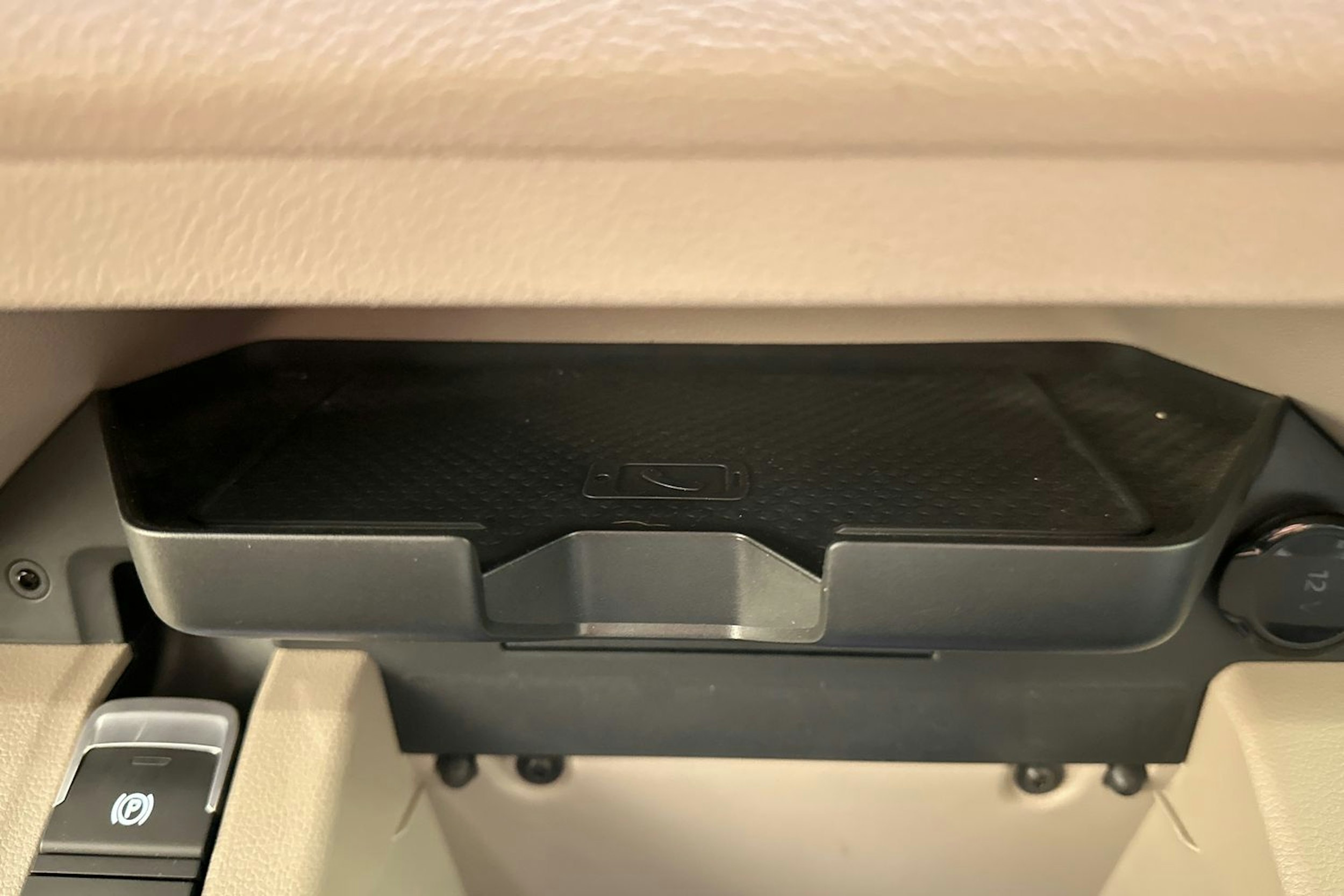harmaa Volkswagen Multivan 2022 kuva 30.
