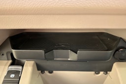 harmaa Volkswagen Multivan 2022 kuva 30.