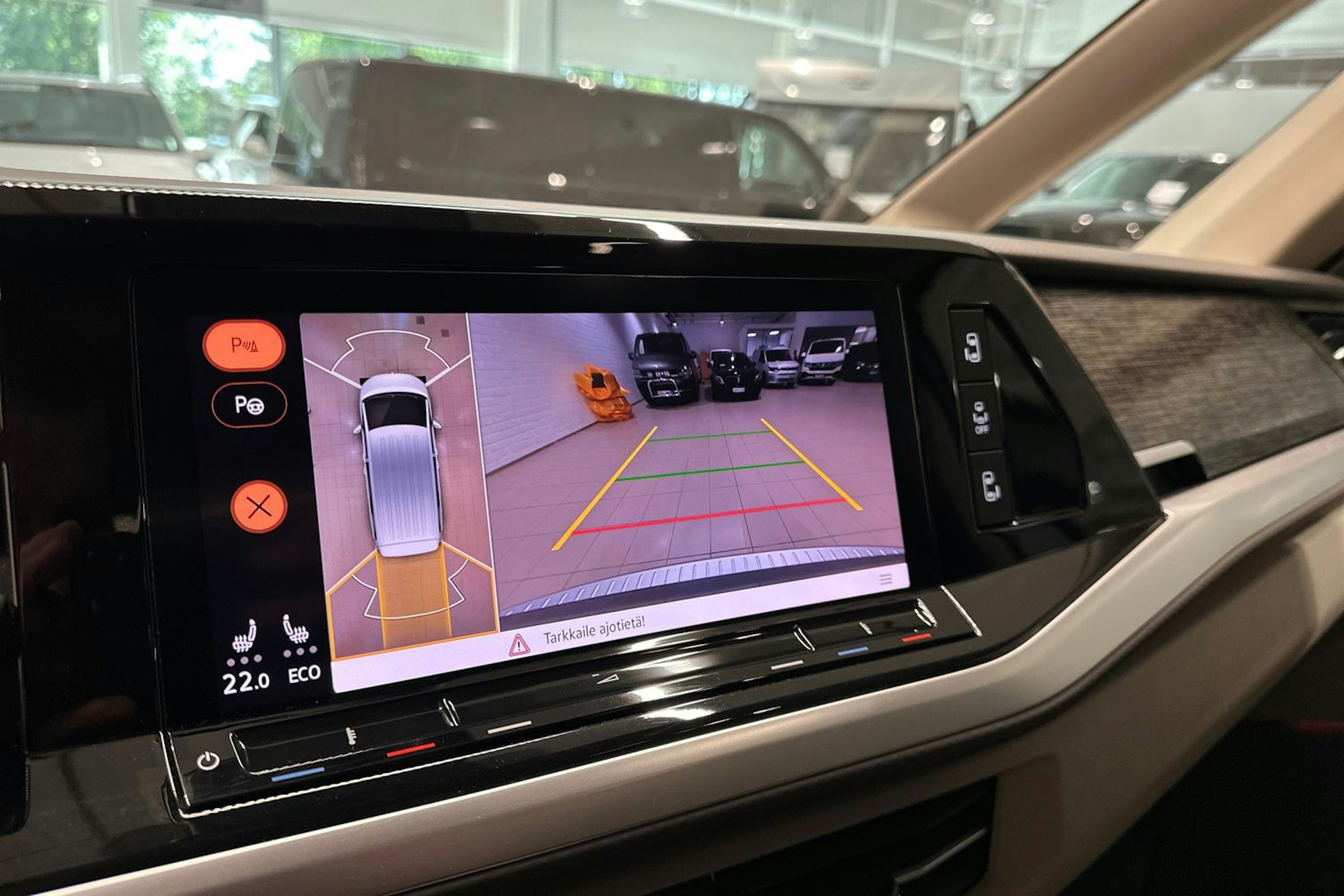 harmaa Volkswagen Multivan 2022 kuva 37.