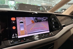 harmaa Volkswagen Multivan 2022 kuva 37.