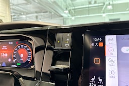 harmaa Volkswagen Multivan 2022 kuva 38.