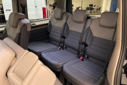 musta Volkswagen Multivan 2022 kuva 14.