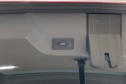 musta Volkswagen Multivan 2022 kuva 16.