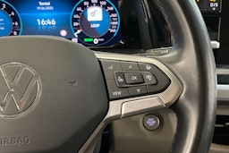musta Volkswagen Multivan 2022 kuva 20.