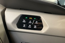 musta Volkswagen Multivan 2022 kuva 21.