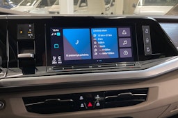 musta Volkswagen Multivan 2022 kuva 22.