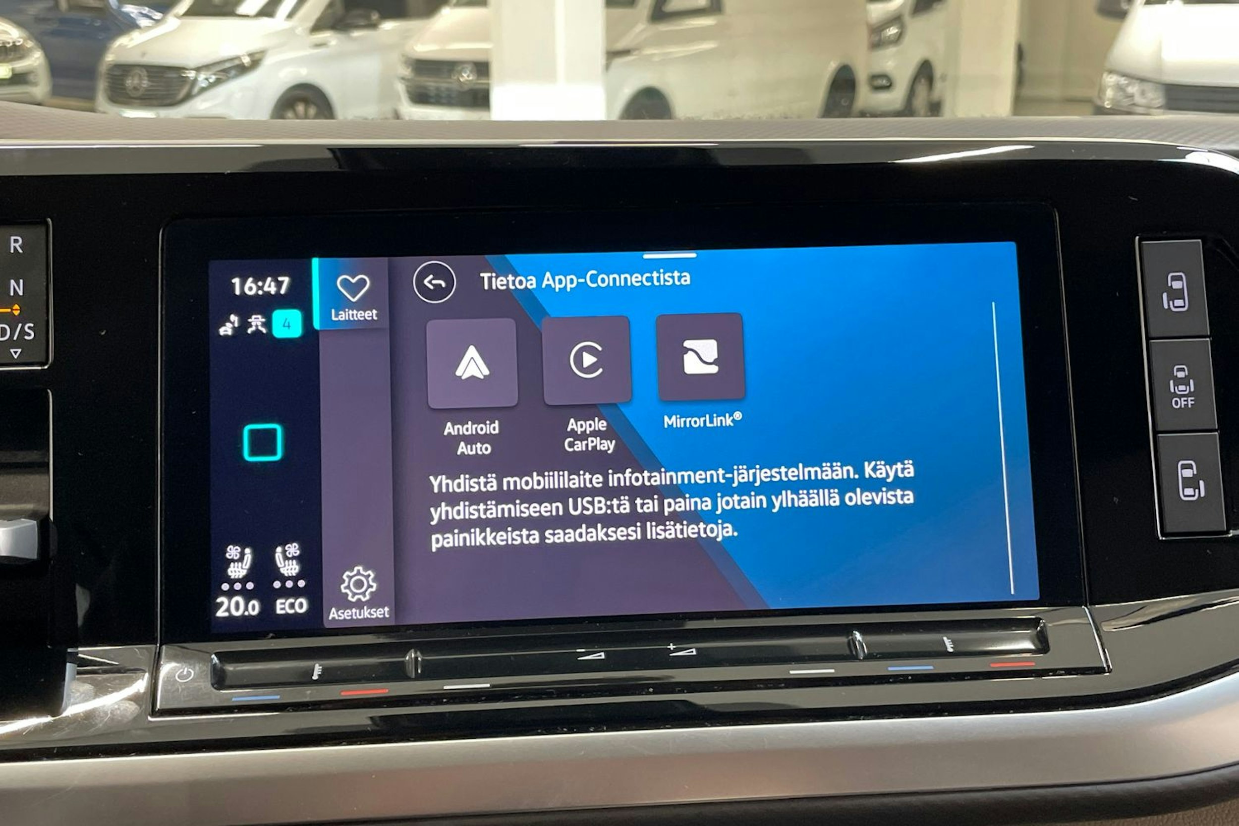 musta Volkswagen Multivan 2022 kuva 26.
