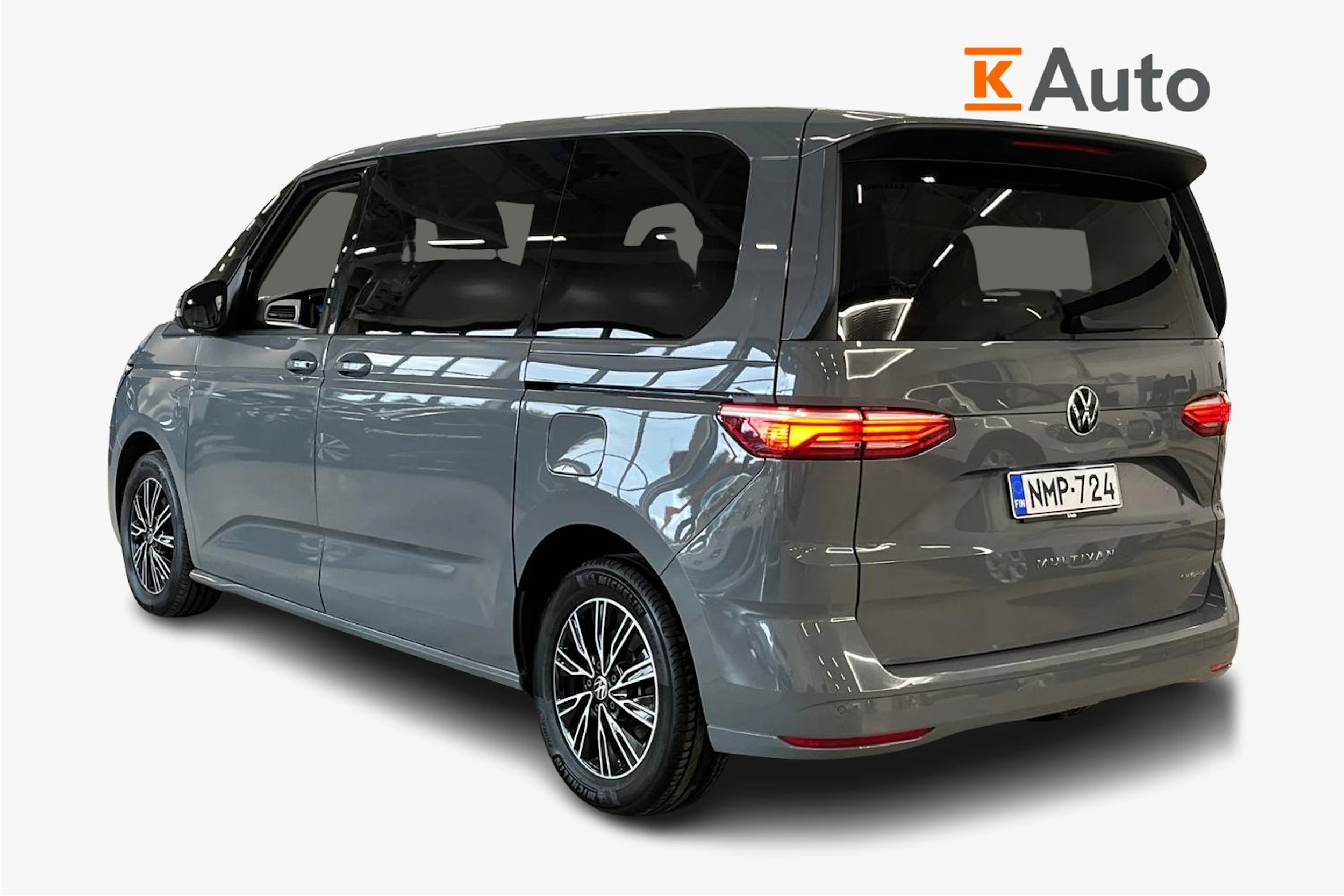 harmaa Volkswagen Multivan 2022 kuva 2.