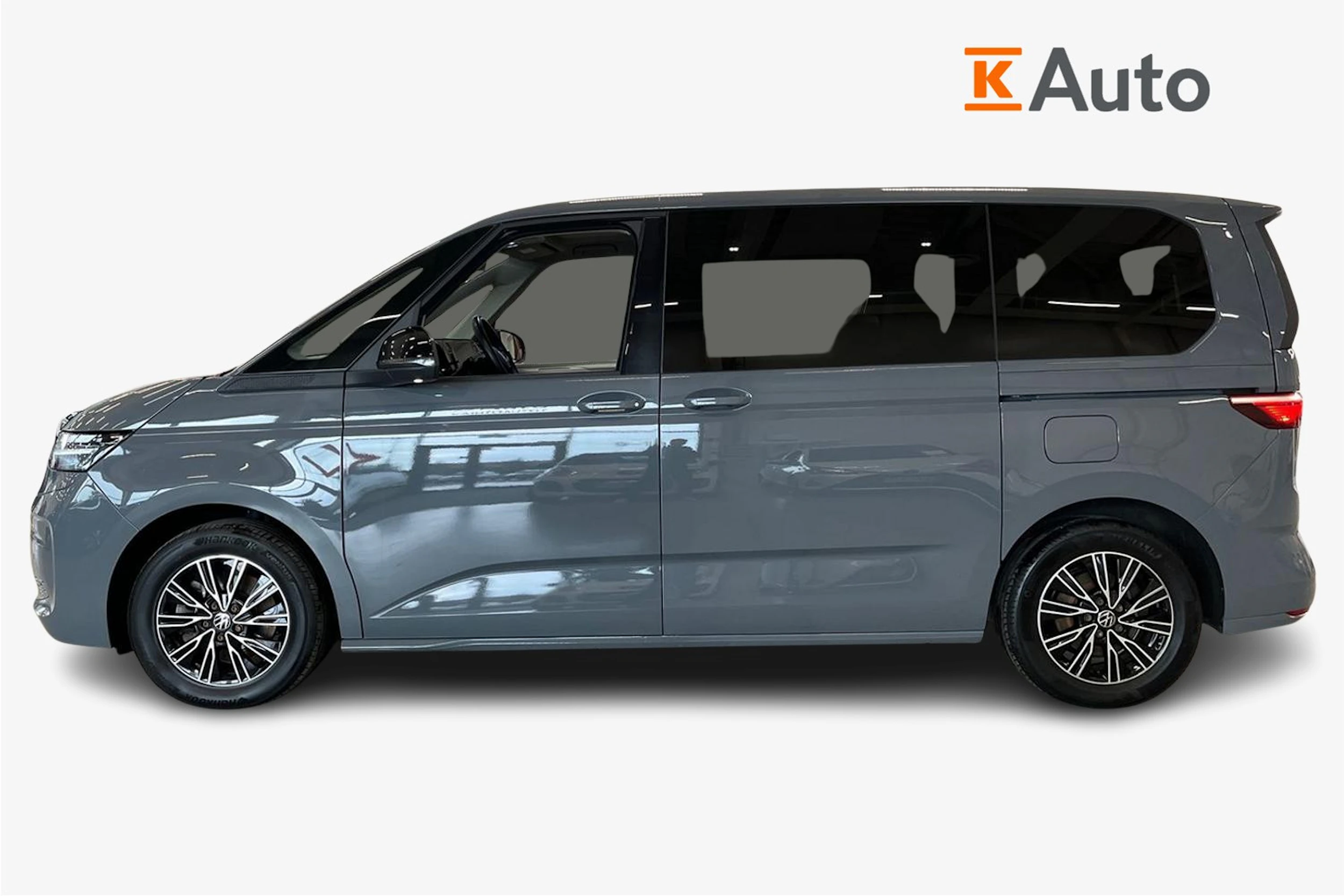 harmaa Volkswagen Multivan 2022 kuva 5.