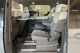 harmaa Volkswagen Multivan 2022 kuva 12.