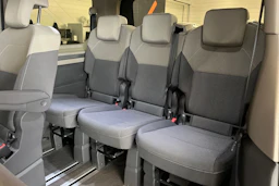 harmaa Volkswagen Multivan 2022 kuva 14.