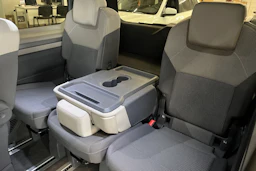 harmaa Volkswagen Multivan 2022 kuva 15.
