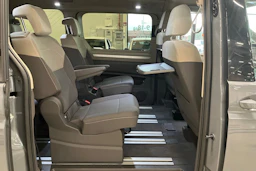 harmaa Volkswagen Multivan 2022 kuva 17.
