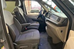 harmaa Volkswagen Multivan 2022 kuva 18.
