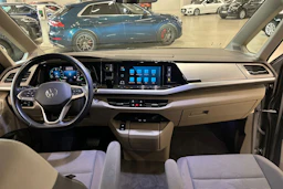 harmaa Volkswagen Multivan 2022 kuva 19.