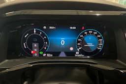 harmaa Volkswagen Multivan 2022 kuva 21.