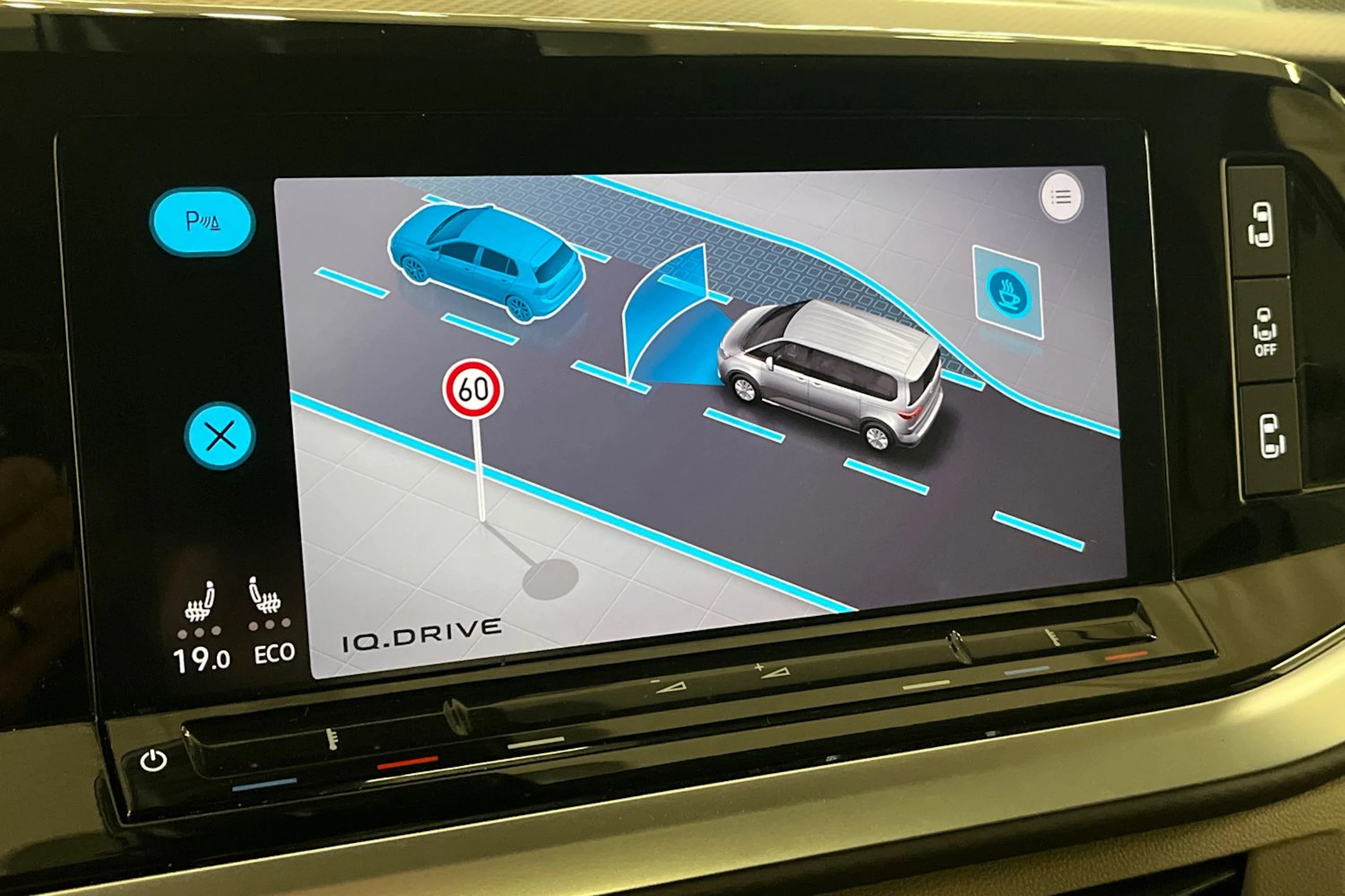 harmaa Volkswagen Multivan 2022 kuva 26.