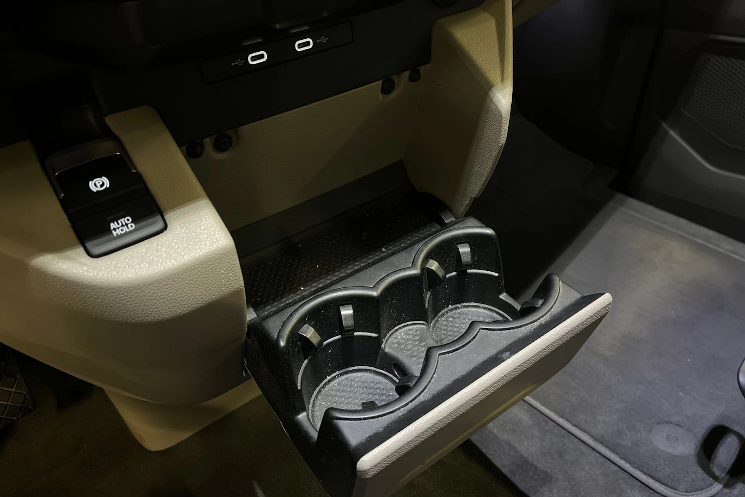 harmaa Volkswagen Multivan 2022 kuva 33.