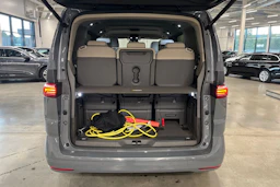 harmaa Volkswagen Multivan 2022 kuva 34.