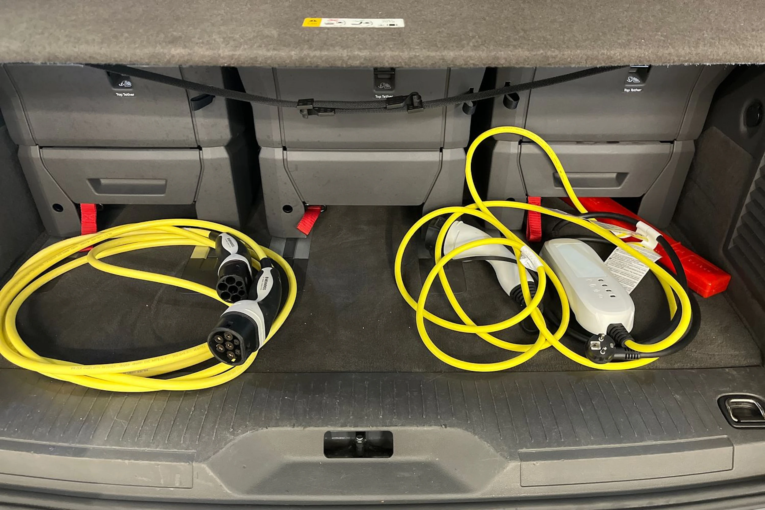 harmaa Volkswagen Multivan 2022 kuva 35.