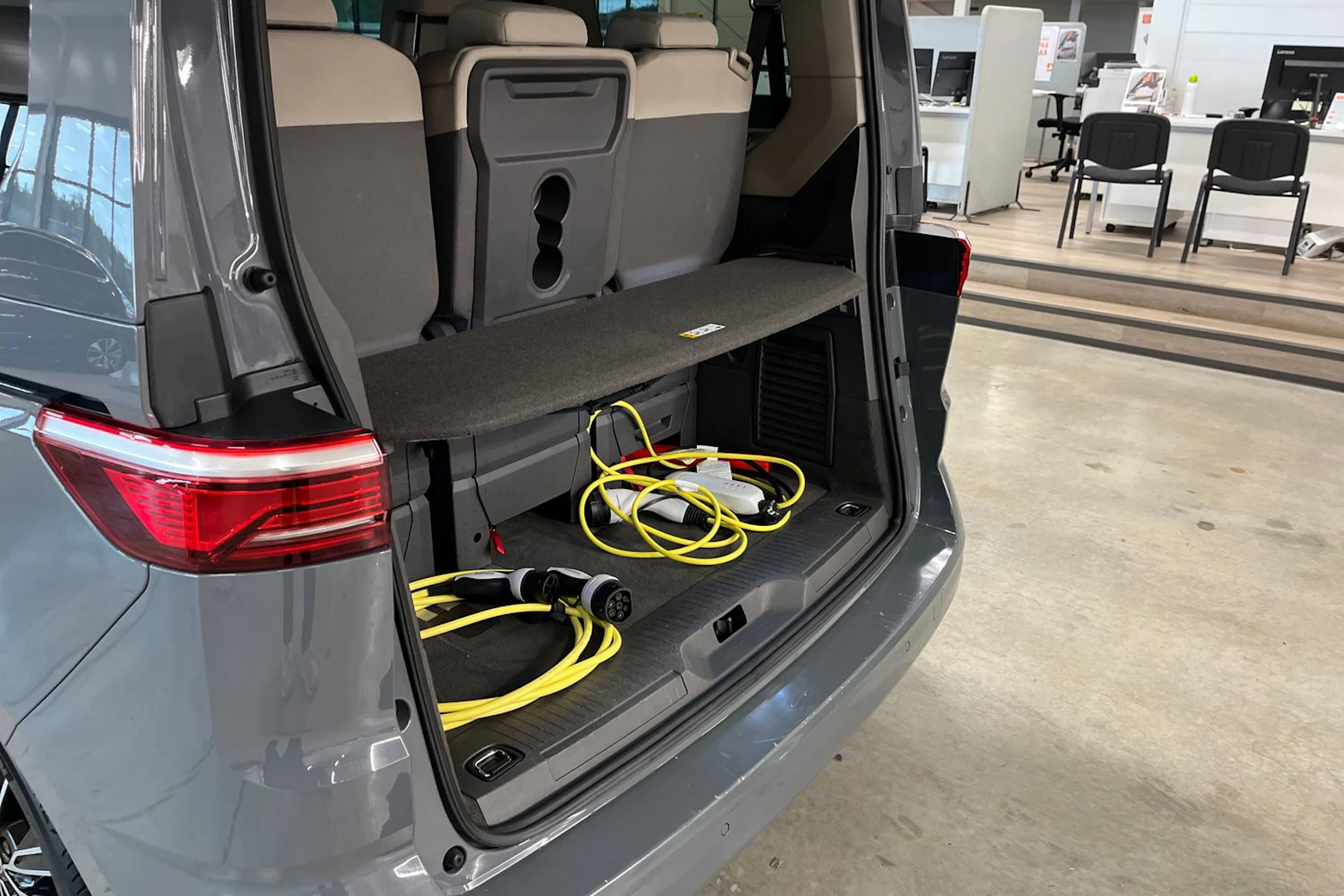 harmaa Volkswagen Multivan 2022 kuva 36.