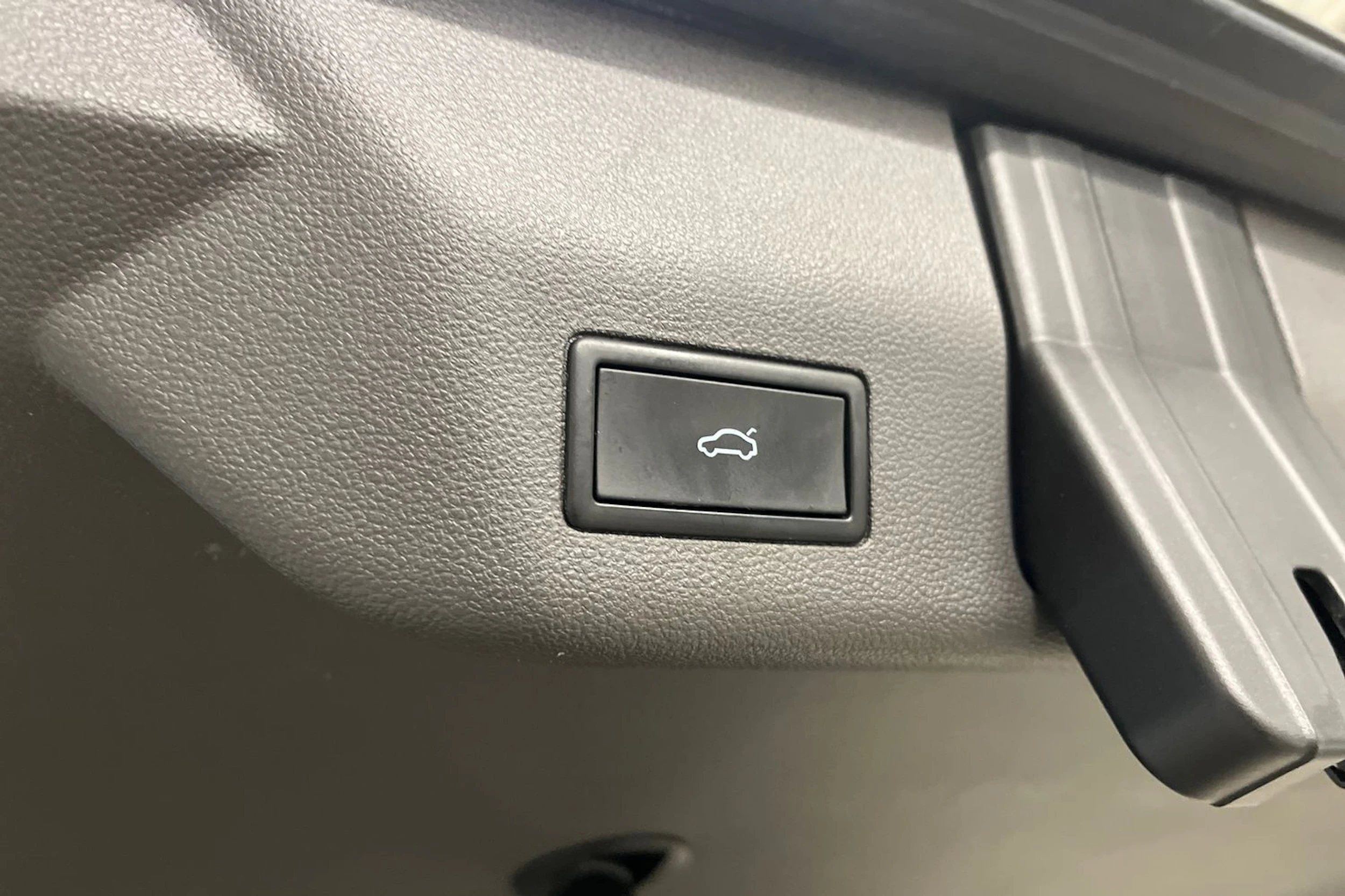 harmaa Volkswagen Multivan 2022 kuva 38.
