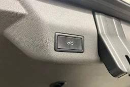 harmaa Volkswagen Multivan 2022 kuva 38.