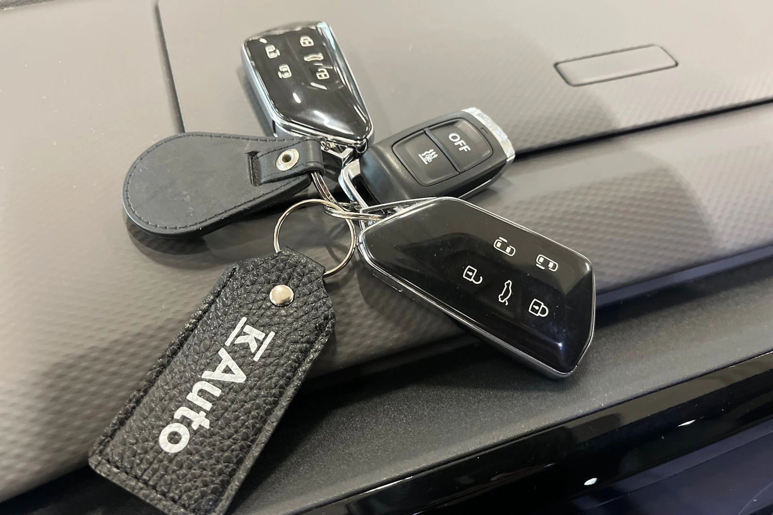 harmaa Volkswagen Multivan 2022 kuva 39.