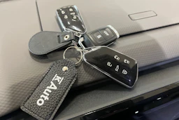 harmaa Volkswagen Multivan 2022 kuva 39.