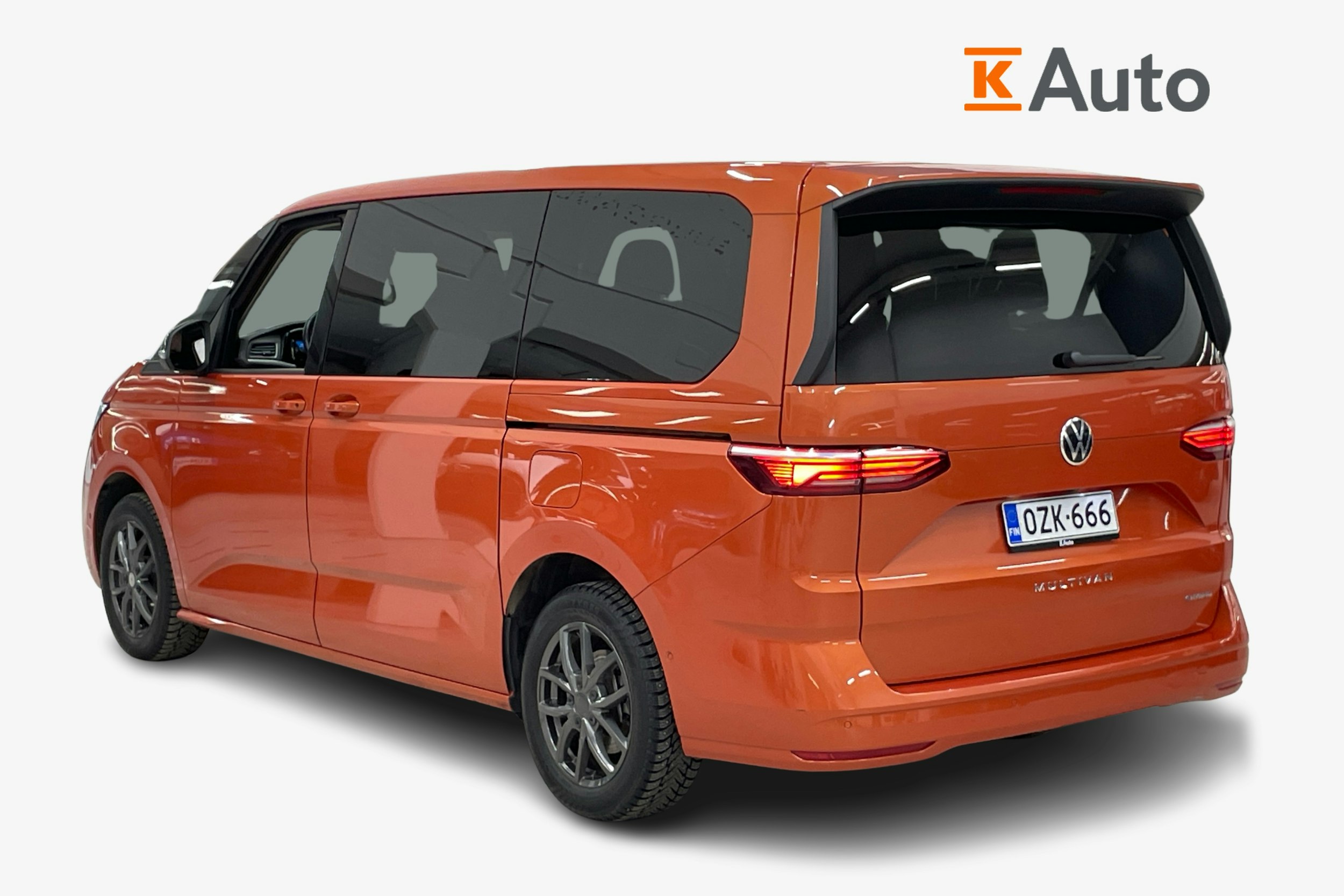 oranssi Volkswagen Multivan 2022 kuva 2.