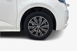 valkoinen Volkswagen Multivan 2022 kuva 11.