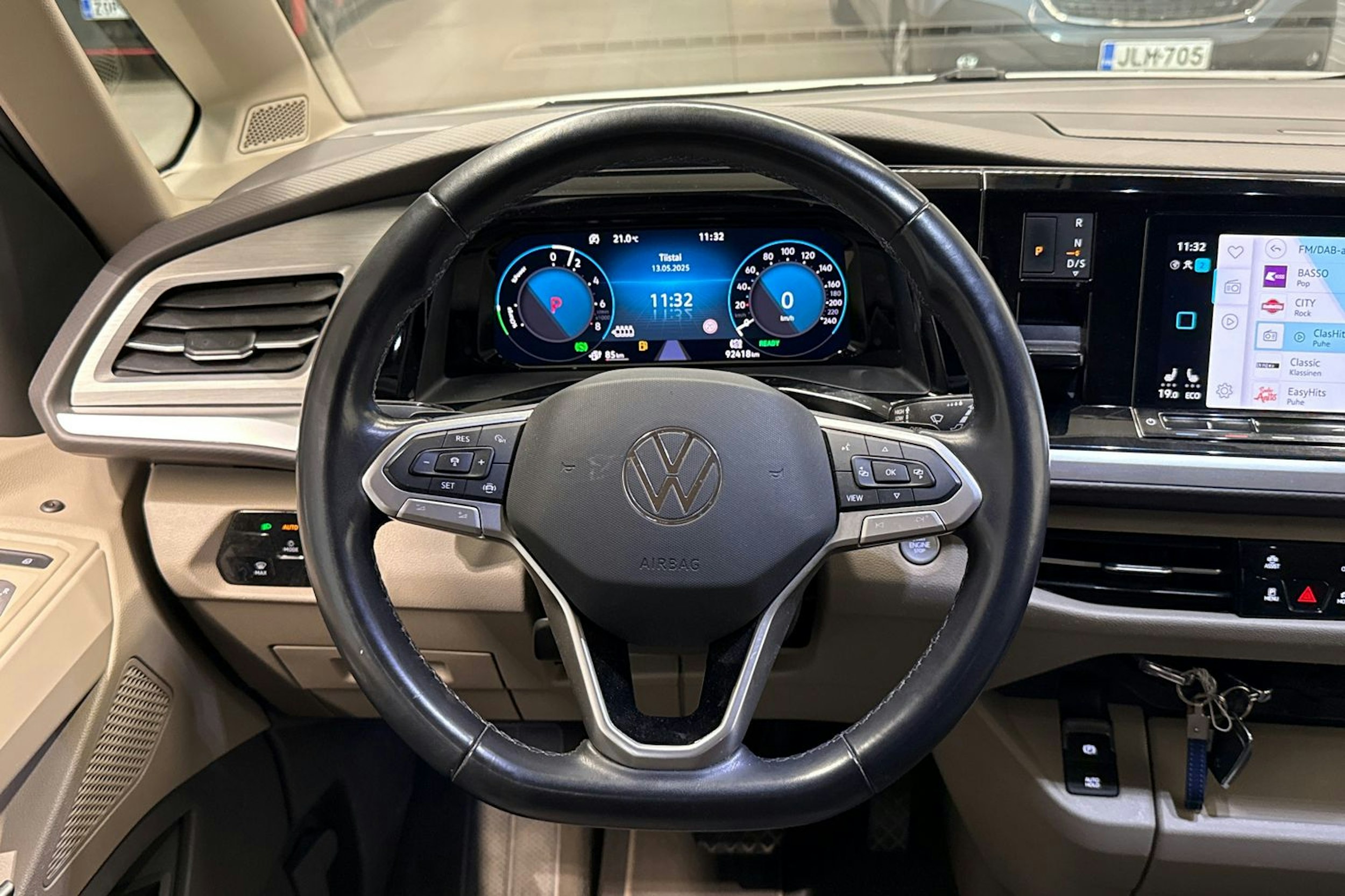 valkoinen Volkswagen Multivan 2022 kuva 13.
