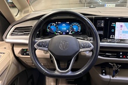 valkoinen Volkswagen Multivan 2022 kuva 13.