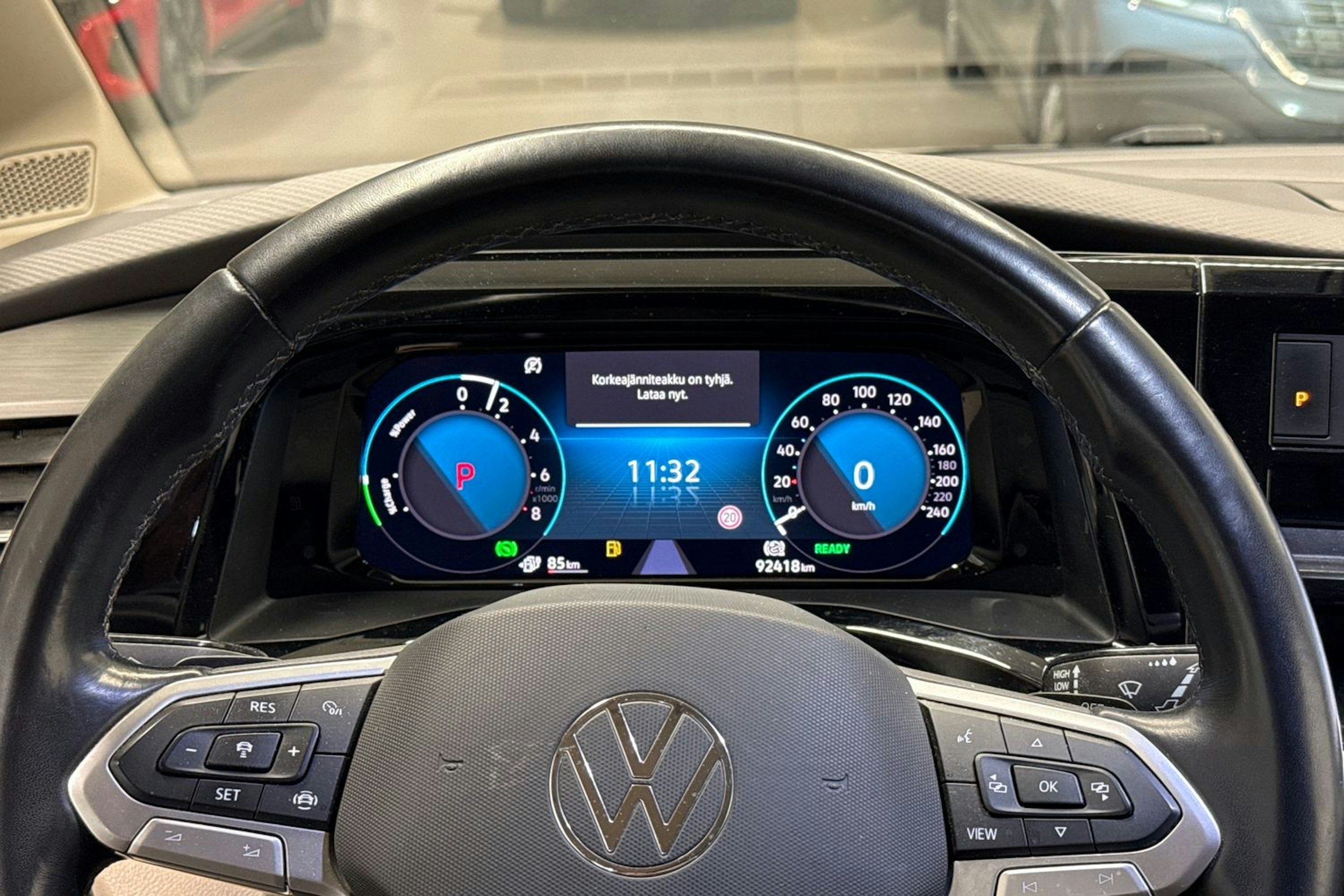 valkoinen Volkswagen Multivan 2022 kuva 14.
