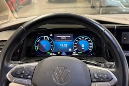 valkoinen Volkswagen Multivan 2022 kuva 14.