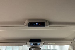 valkoinen Volkswagen Multivan 2022 kuva 16.