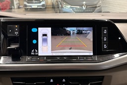 valkoinen Volkswagen Multivan 2022 kuva 25.